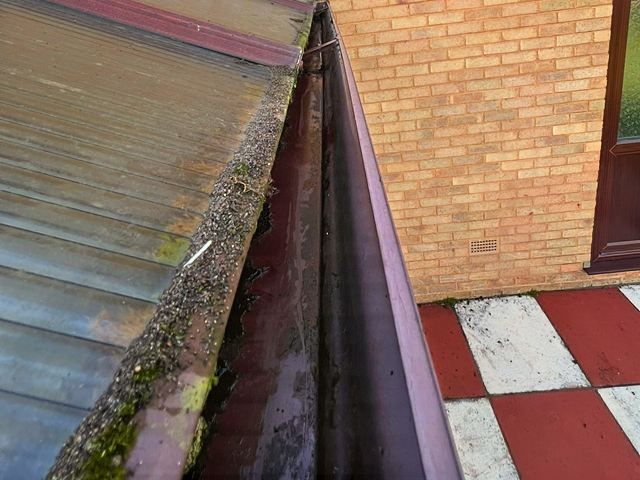 gutter-cleaning-3-kireth-ai